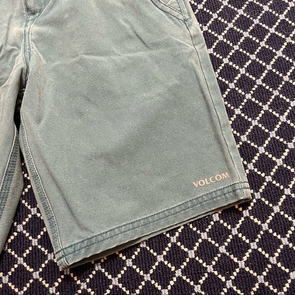Volcom Shorts - Picture 2 of 4